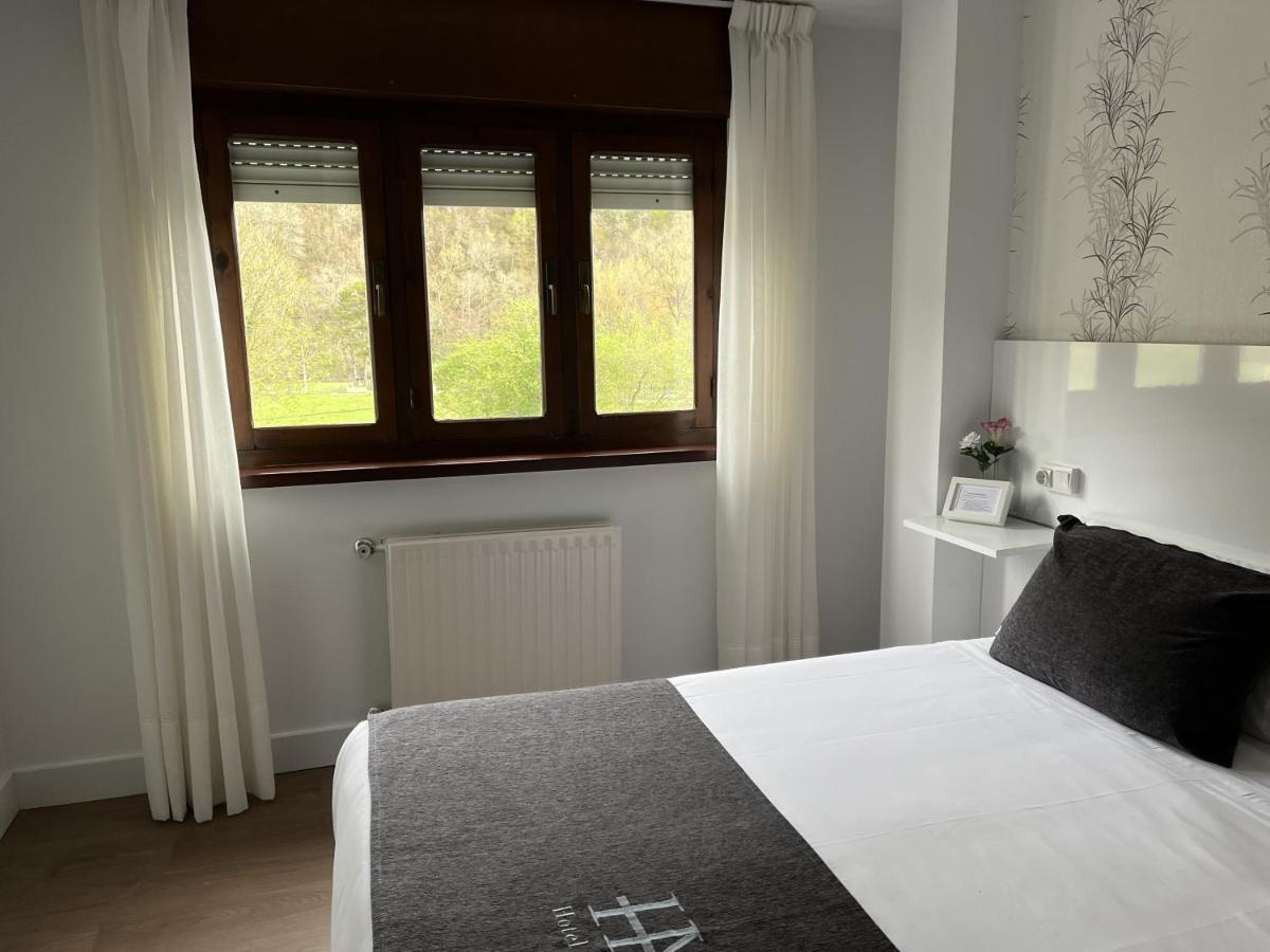 Hotel Avelina Onís Eksteriør bilde