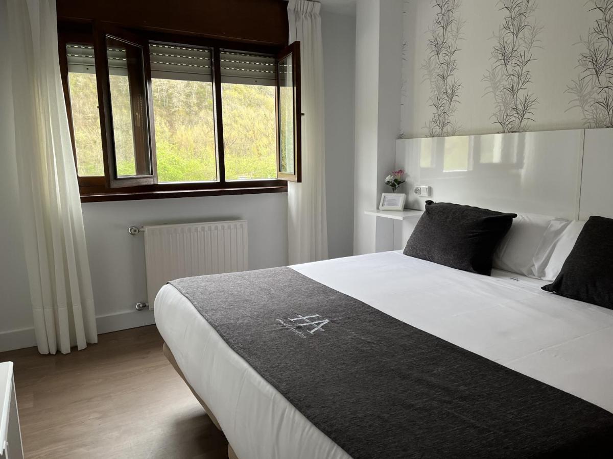 Hotel Avelina Onís Eksteriør bilde