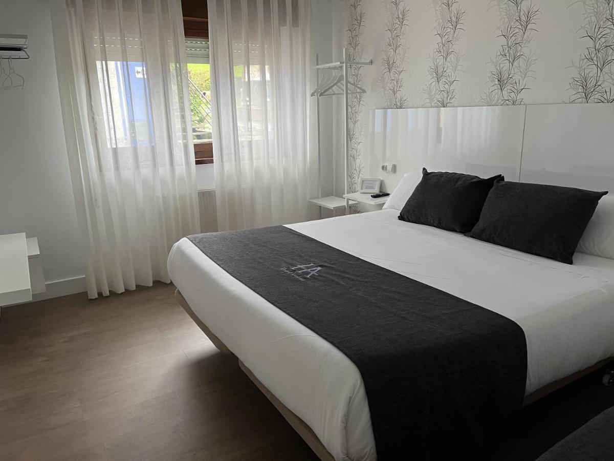 Hotel Avelina Onís Eksteriør bilde