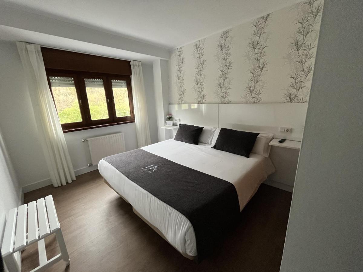 Hotel Avelina Onís Eksteriør bilde