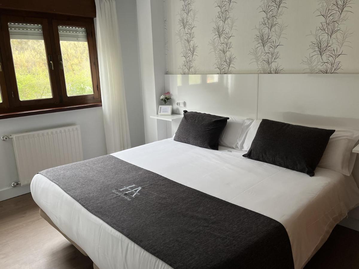 Hotel Avelina Onís Eksteriør bilde